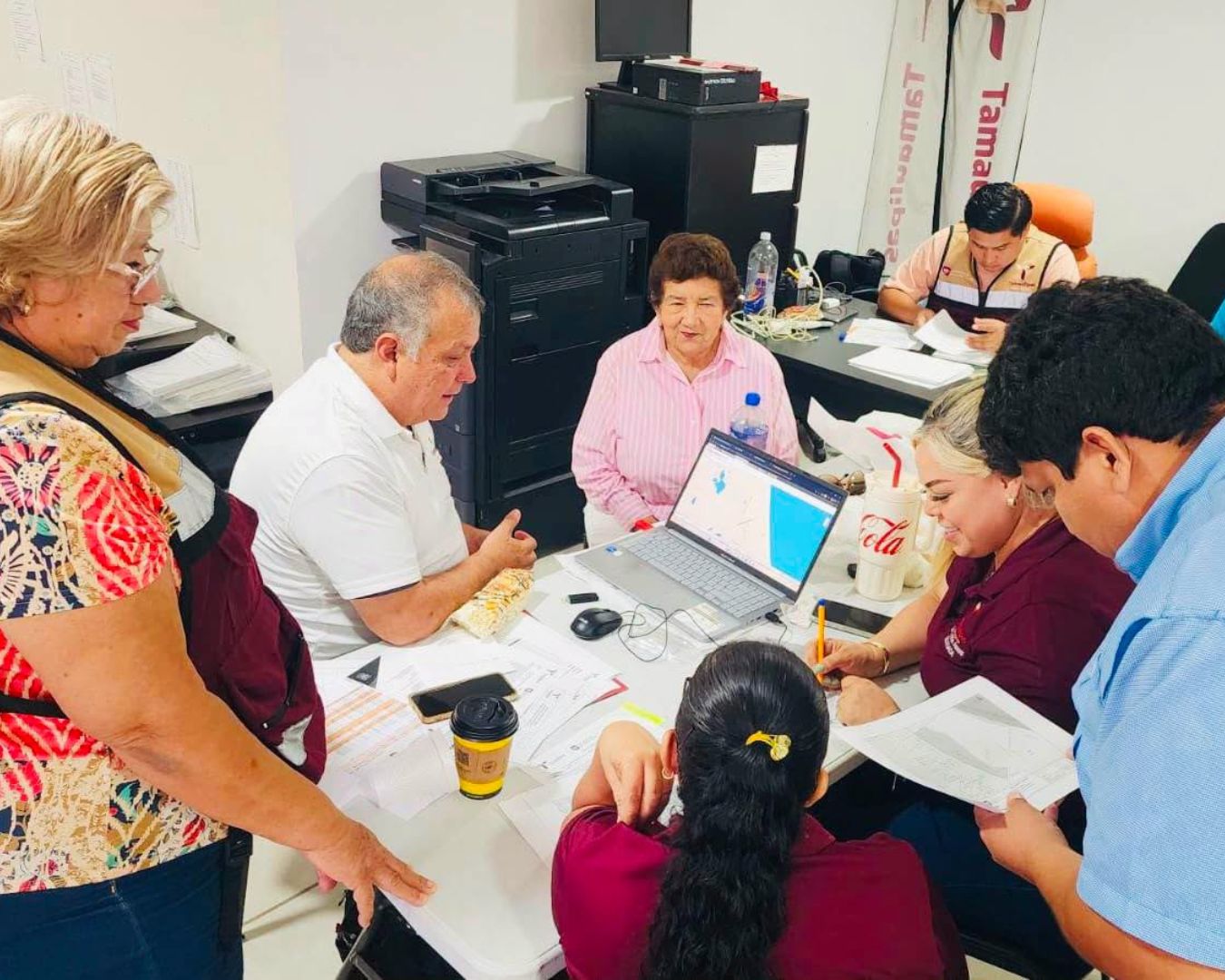 Revisión de documentación y credenciales para la entrega de apoyos alimentarios